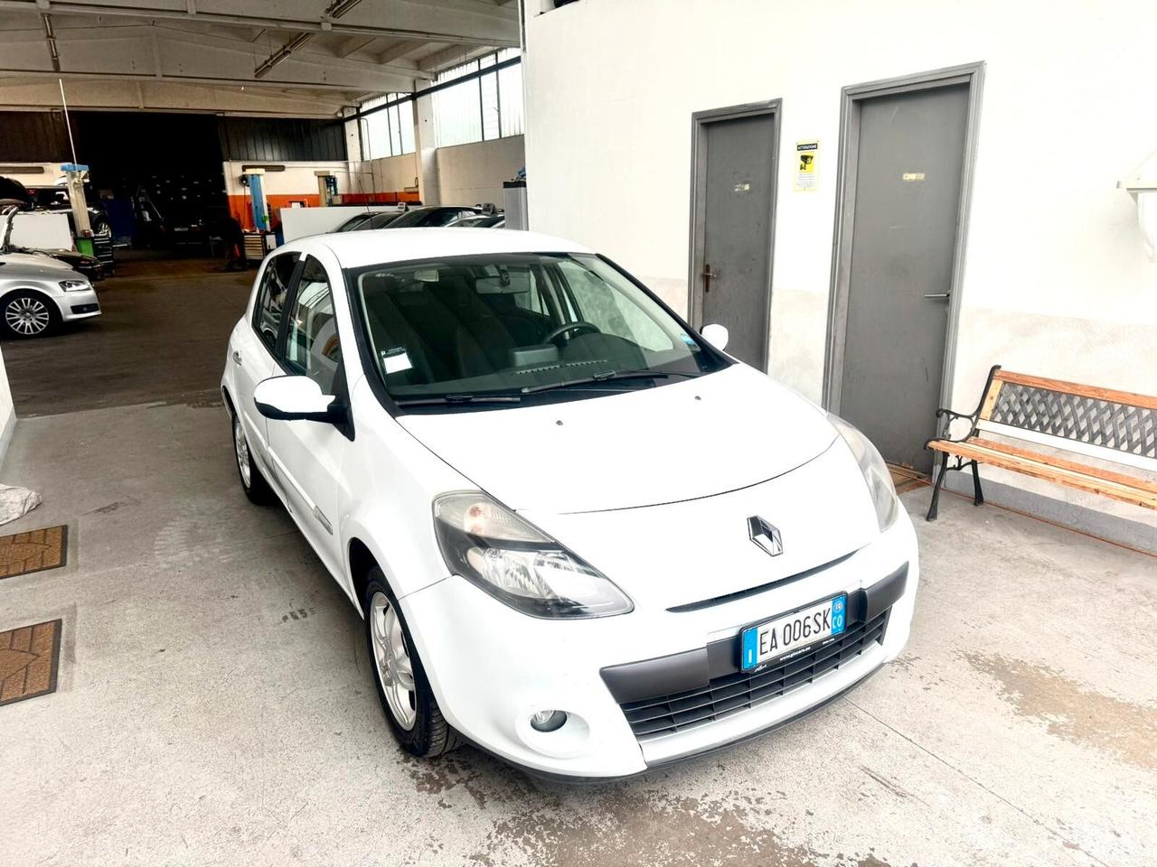 Renault Clio 1.2 16V 5 porte Dynamique Neopatentati