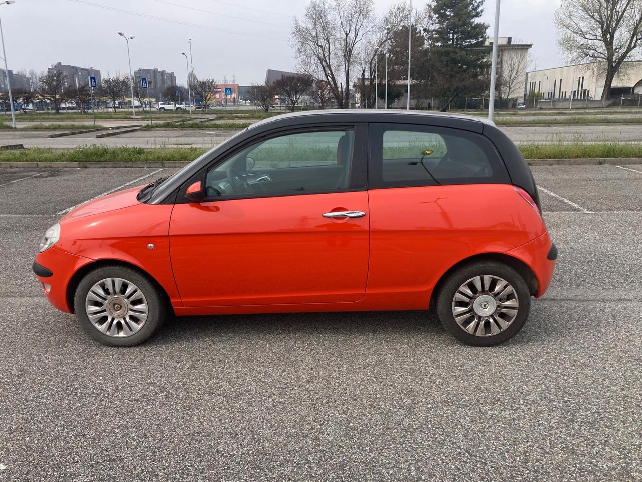 Lancia Ypsilon 1.2 MOMO