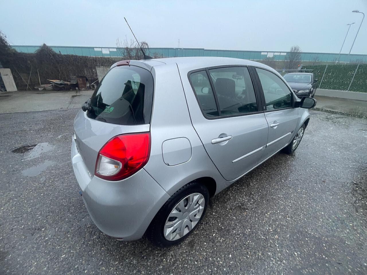 Renault Clio 1.2 16V 5 porte Dynamique