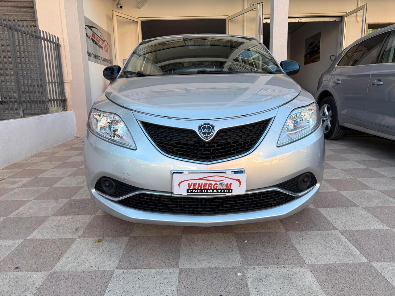 Lancia Ypsilon 1.2 69 CV 5 porte Gold
