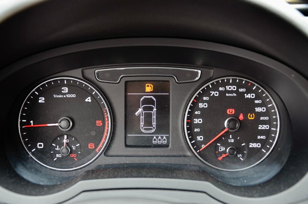 AUDI Q3 2.0 TDI S-LINE INT-EXT 150cv, UNICOPROPRIETARIO, UFF ITALIANA, EURO 6B, XENO, 18", PERMUTE