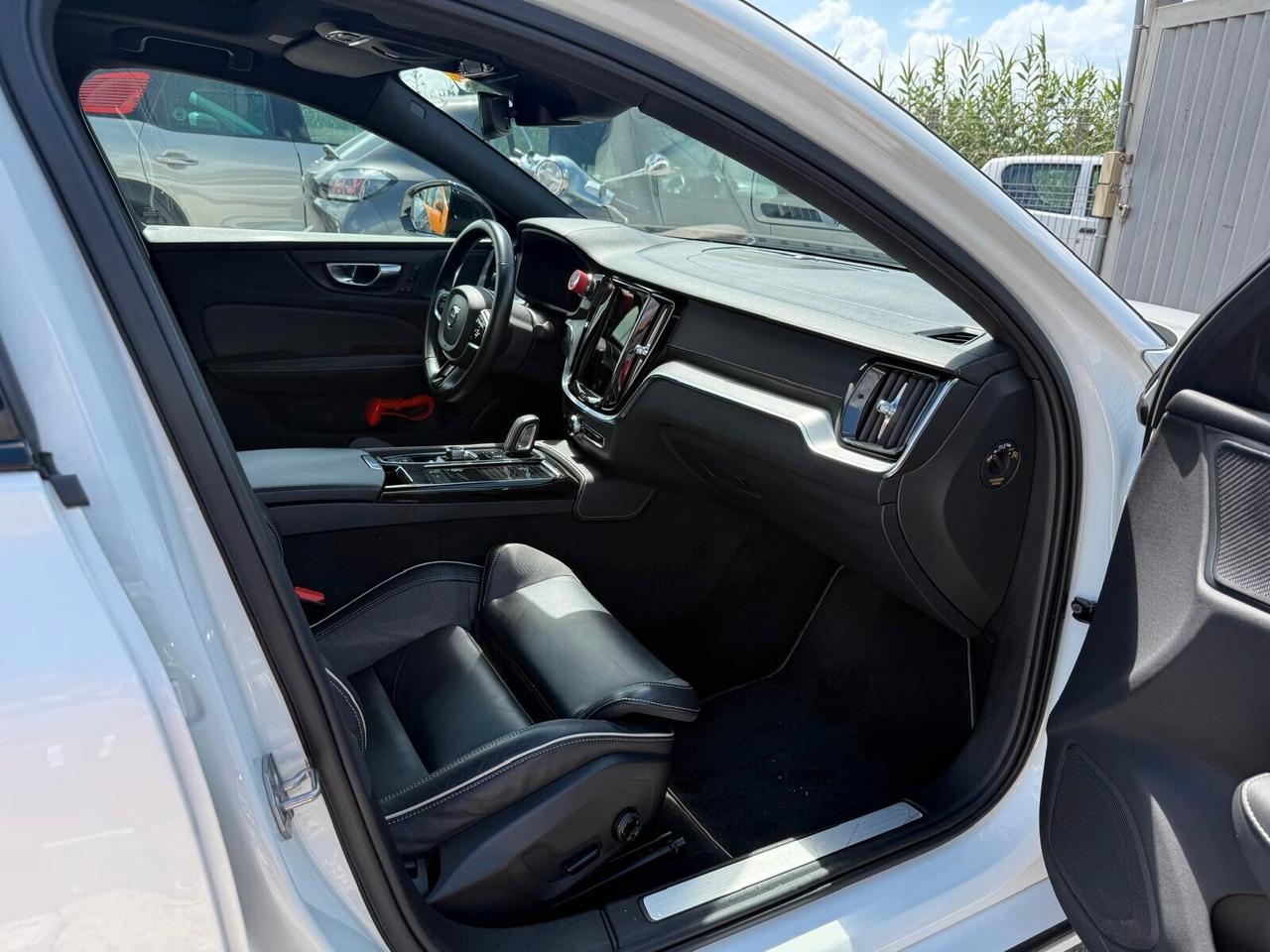 Volvo S60 T8 Recharge AWD Plug-in Hybrid R-Design 318Cv