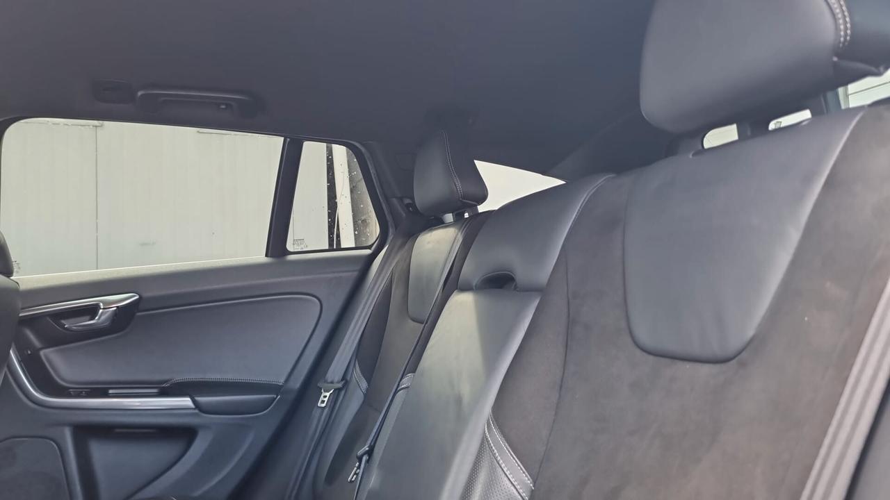 Volvo V60 D4 Geartronic R-design Momentum