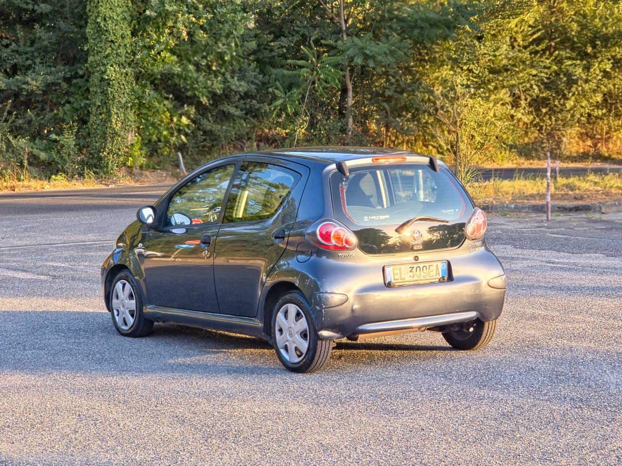Toyota Aygo 1.0 12V VVT-i 5 porte Deep Ocean Connect E5 Manuale NEO 2012