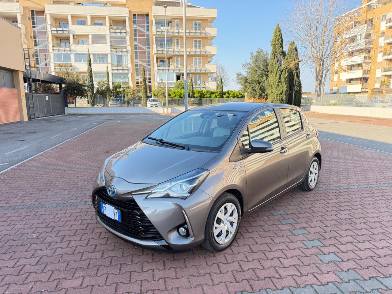 Toyota Yaris 1.5 Hybrid Business