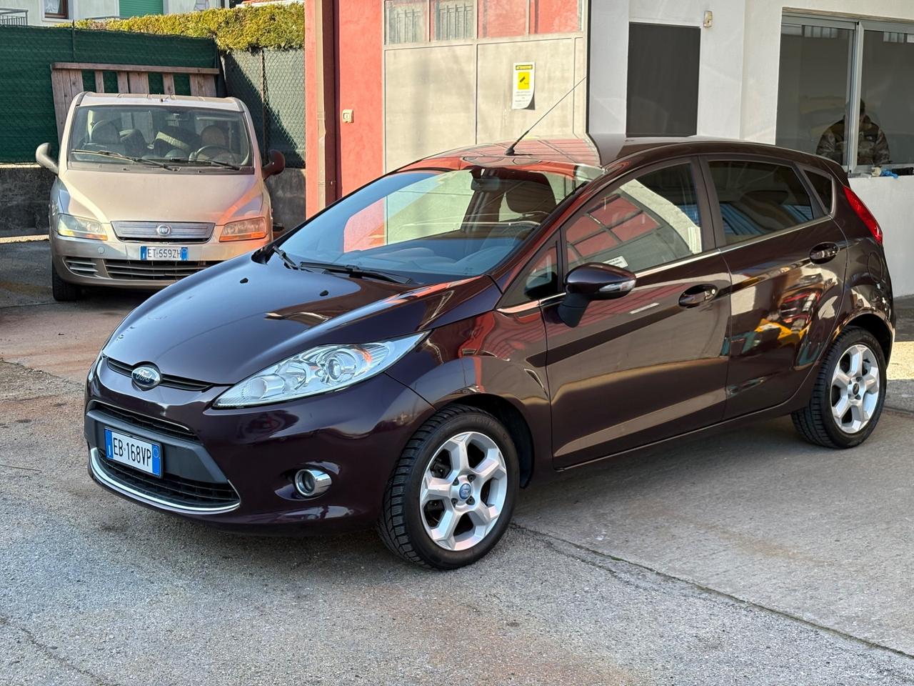 Ford Fiesta 1.4 5 porte Bz.- GPL Titanium UNICO PROPRIETARIO