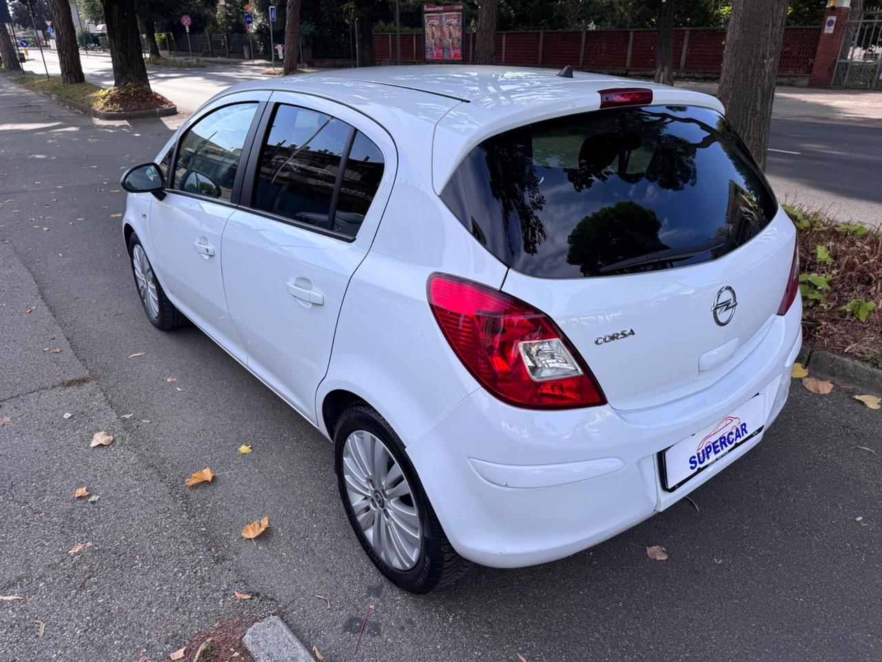 Opel Corsa 1.2 5 porte neopaten garanzia12 mesi