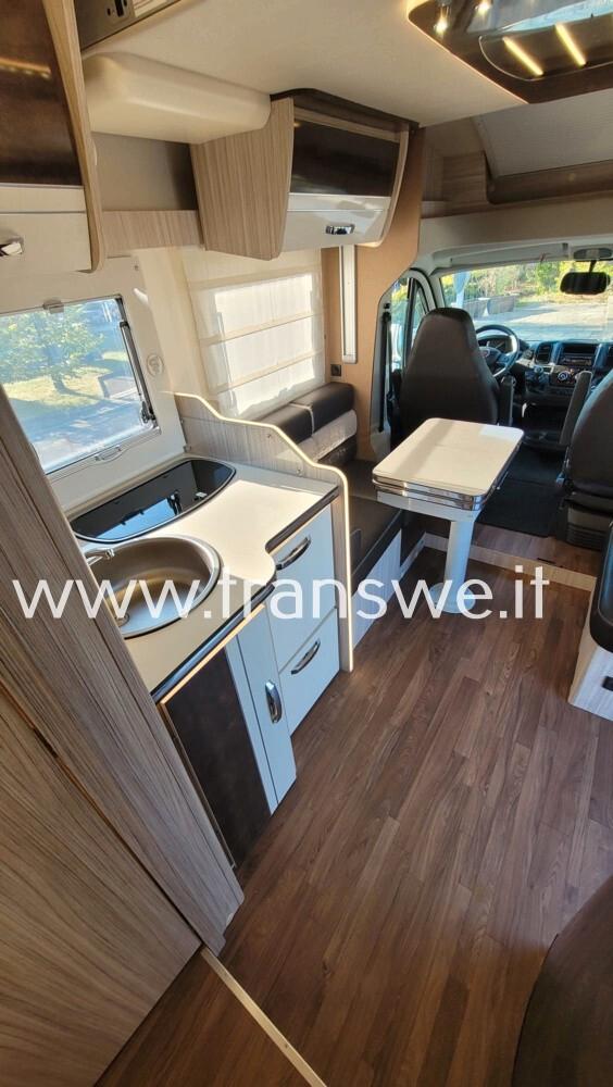 Elnagh T-Loft 532 con letti gemelli e dinette face to