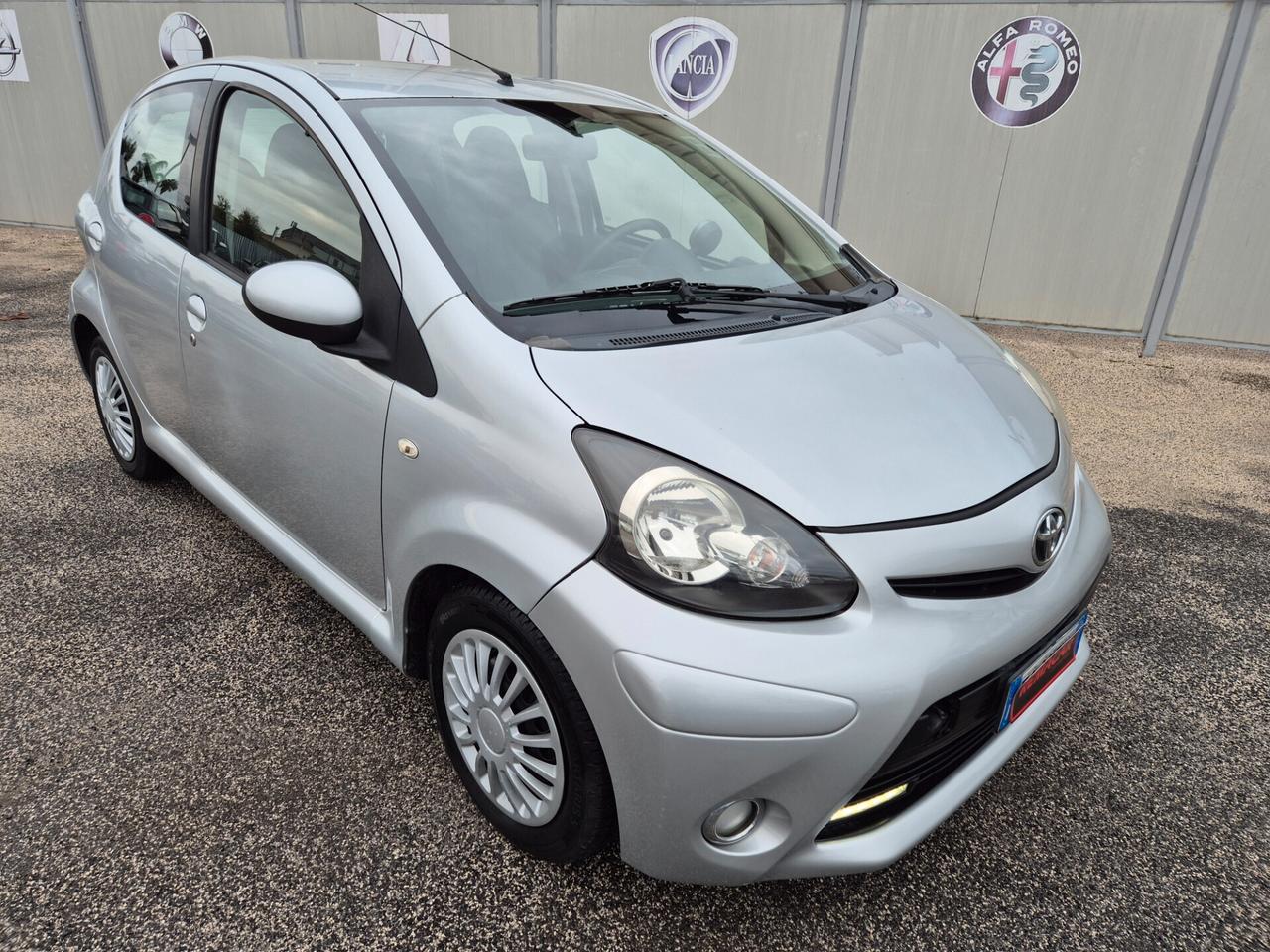 Toyota AYGO 1.0 VVT-i 5 porte AUTOMATICA RESTAYLIN NUOVA FULL