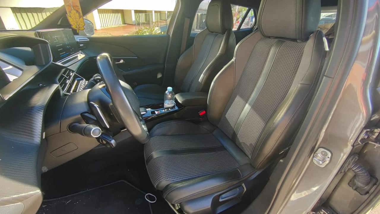 Peugeot 2008 BlueHDi 130 EAT8 GT