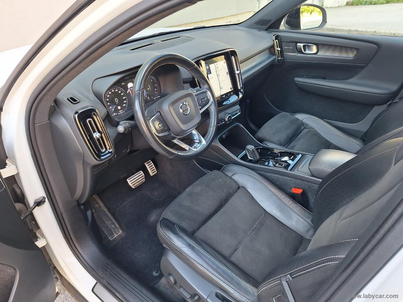 VOLVO XC40 D4 AWD R-design TETTO TAGLIANDI VOLVO UFF 360