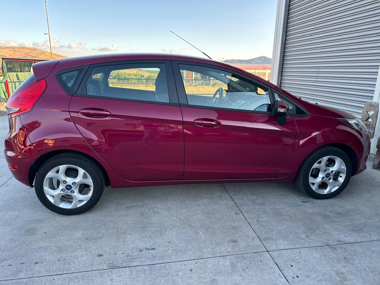 Ford Fiesta 1.4 TDCi 70CV 5 porte Titanium