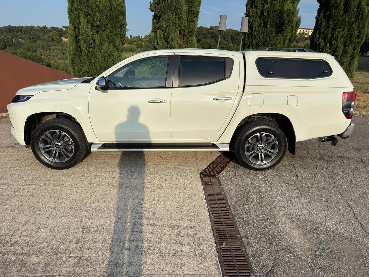 Mitsubishi L200 2.3 D Doub.Cab 4x4 Sup.Select P2.Intouch Diamond aut.