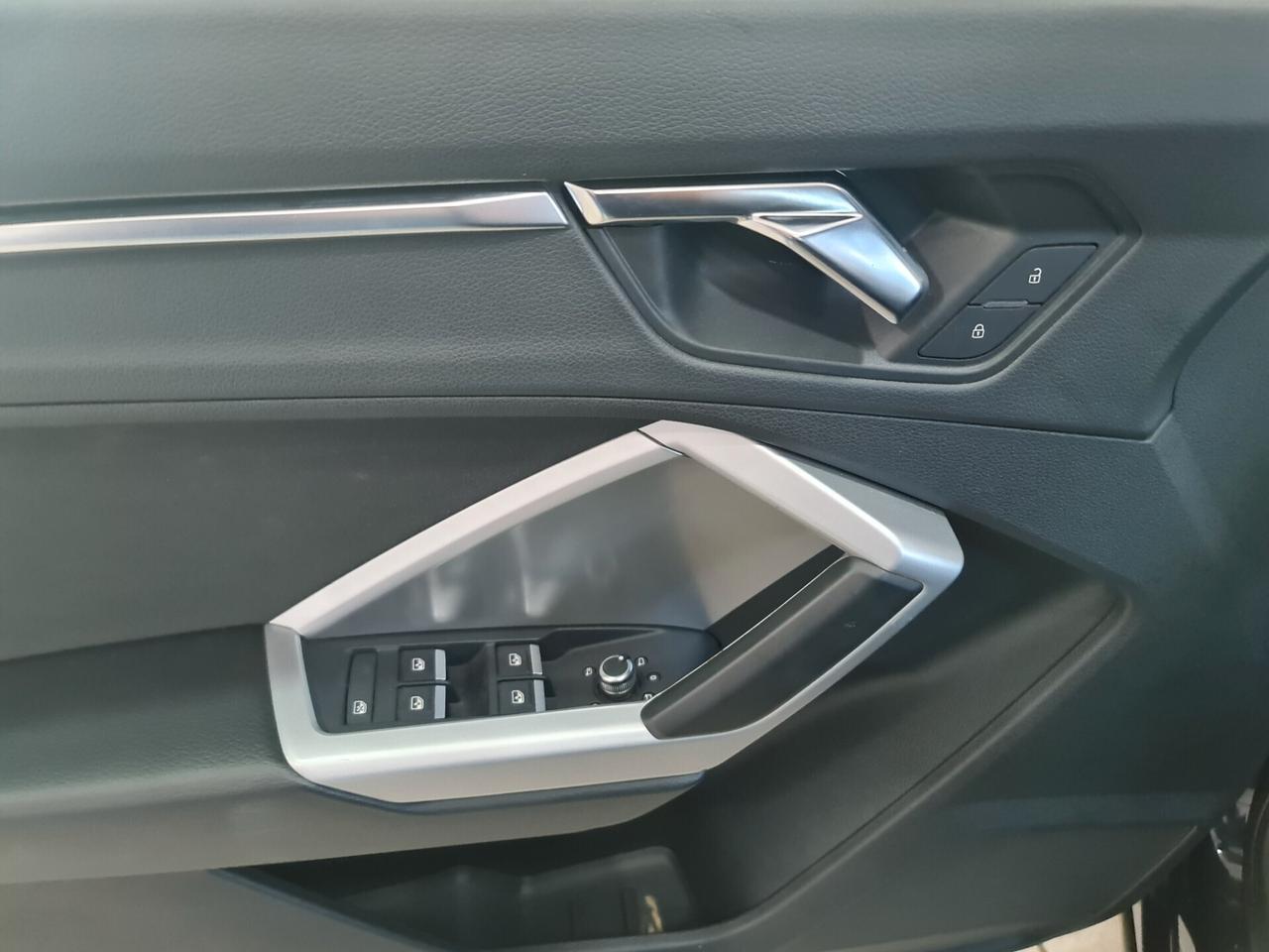 Audi Q3 35 TDI S tronic Business