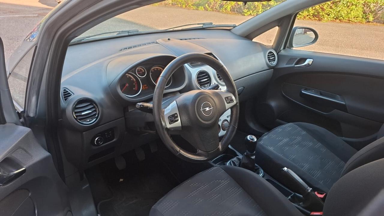 Opel Corsa 1.2 5 porte Cosmo