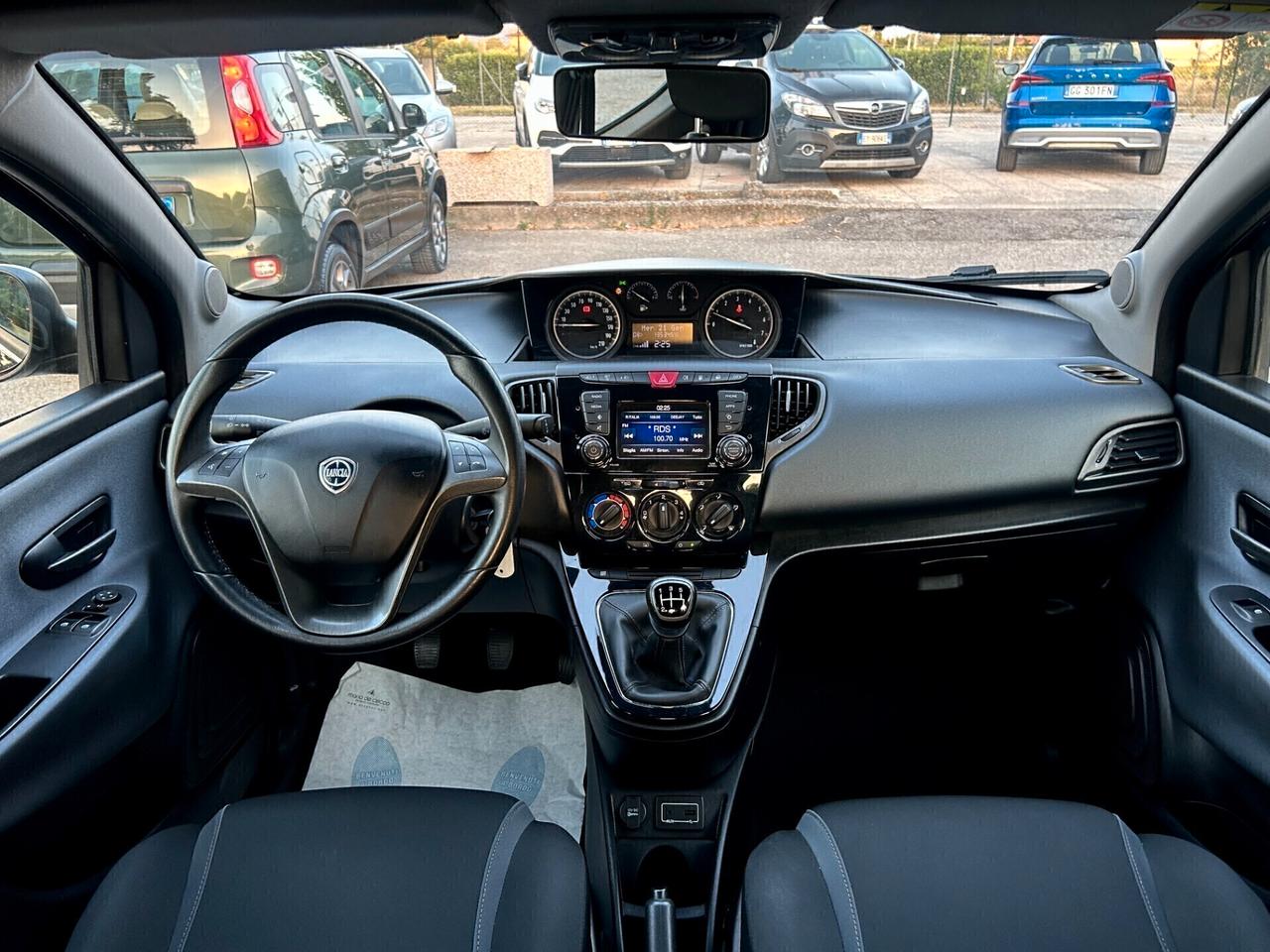 " UNA CHICCA " Lancia Ypsilon 85 CV Metano Ecochic Platinum