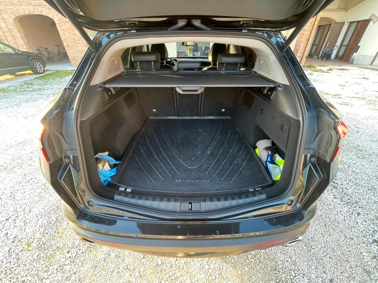 Alfa Romeo Stelvio 2.0 Turbo 200 CV AT8 Q4 Executive