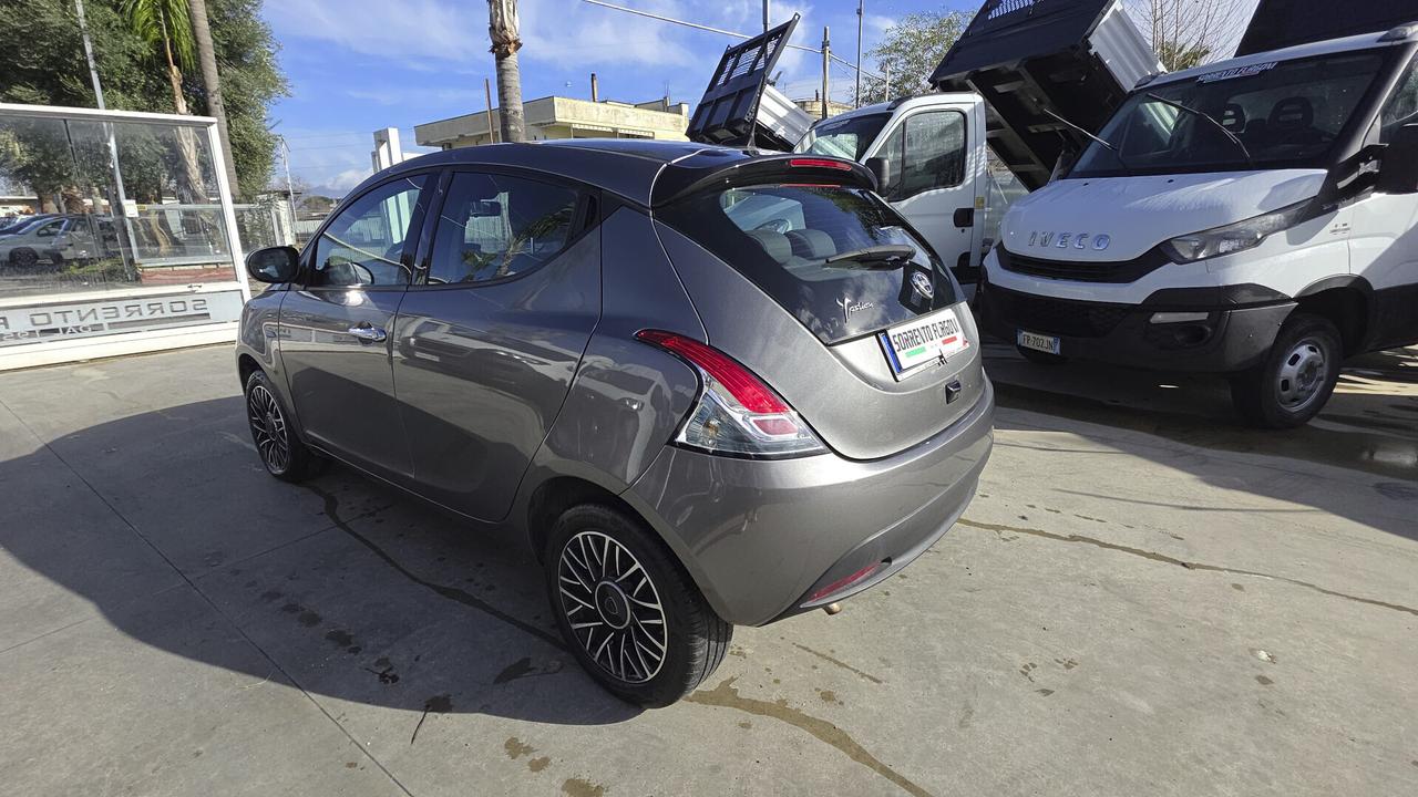 Lancia Ypsilon 1.0 FireFly 5 porte S&S Hybrid Gold Plus