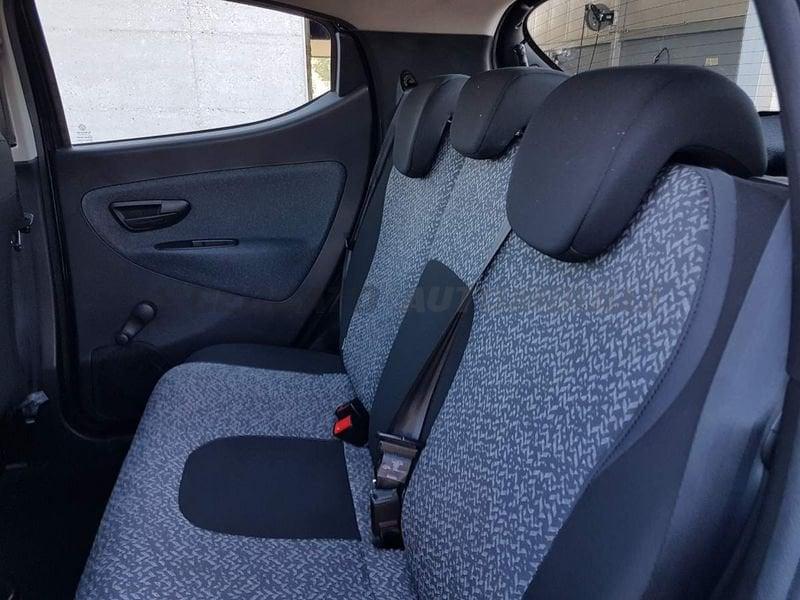 Lancia Ypsilon Ypsilon 1.0 firefly hybrid Silver s&s 70cv 5p.ti