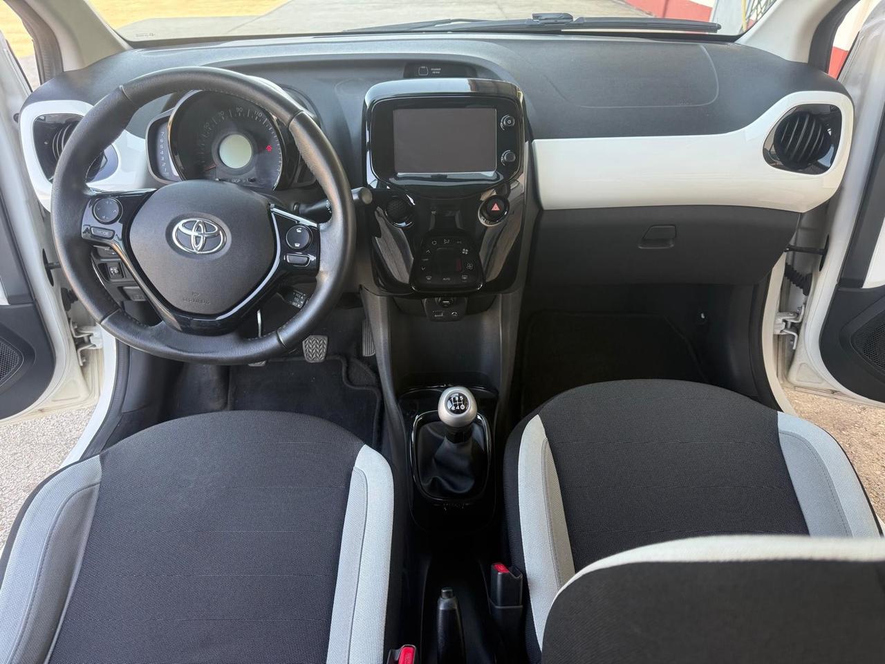 Toyota Aygo 1.0 VVT-i 69 CV 5 porte x-cool