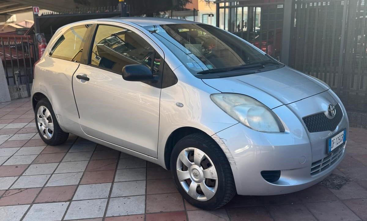 Toyota Yaris Verso 1.3i 16V cat Luna '03