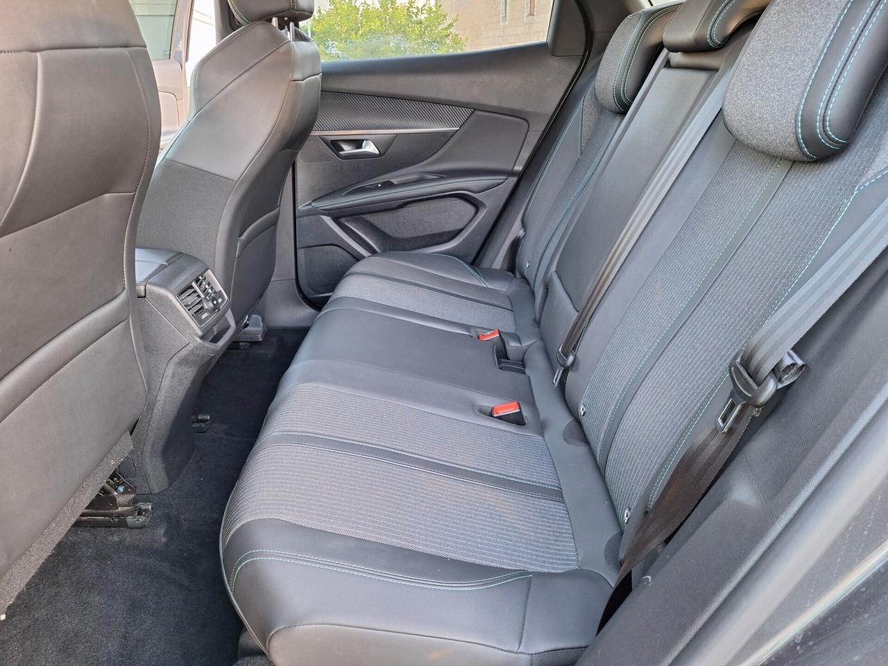 Peugeot 3008 ALLURE PACK 1.5 HDi 130cv NAV+RETROCAM. - 2022