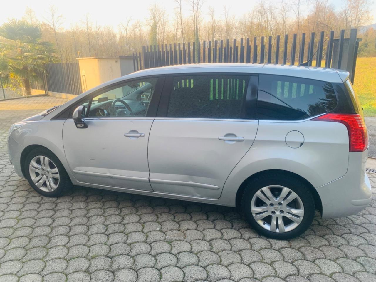 Peugeot 5008 1.6 HDi 110CV Féline 7 posti