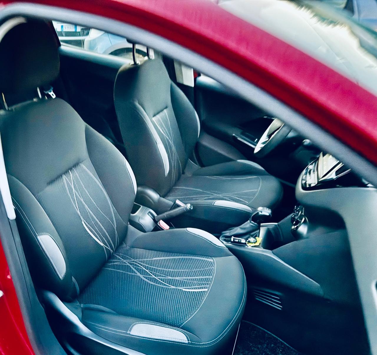 Peugeot 208 1.4 HDi 68 CV 5 porte Allure