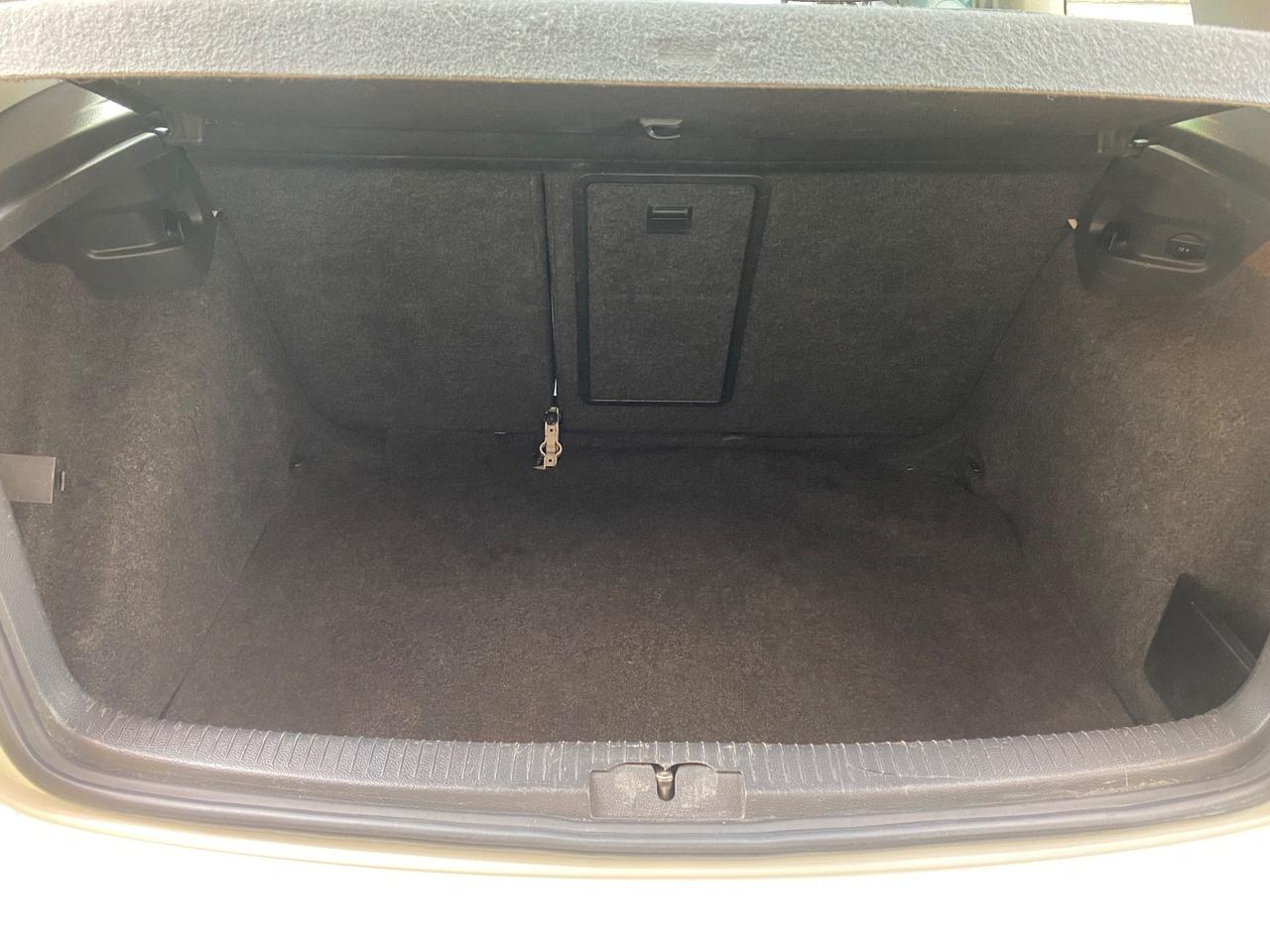 Volkswagen Golf 1.6 TDI DPF 3p. Highline