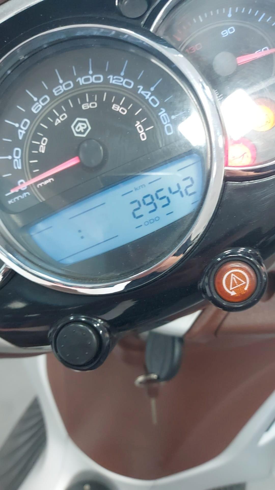 Piaggio Beverly 300 BASE