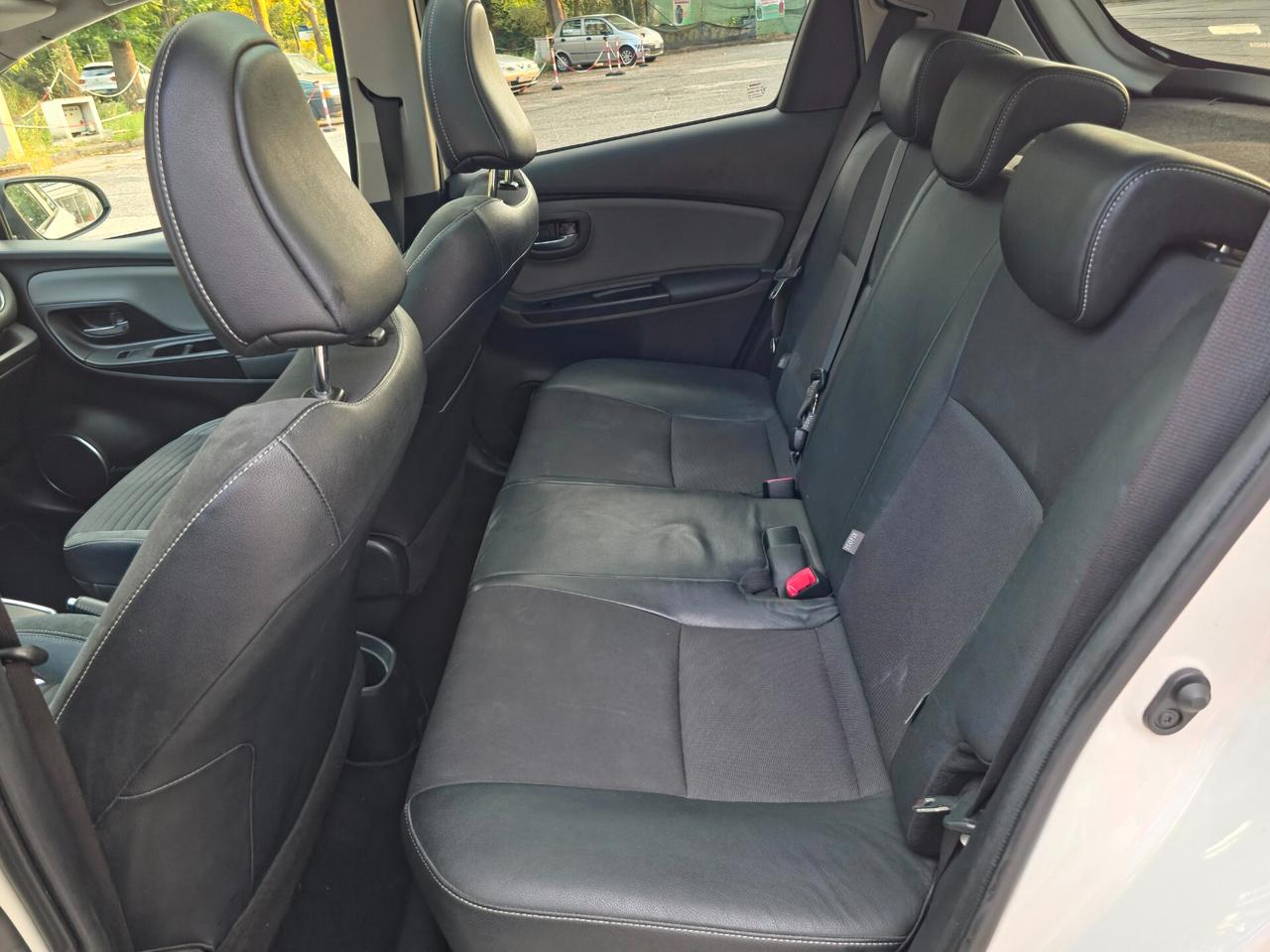 Toyota Yaris 1.5 Hybrid 5 porte Style E6 Automatica NEO 2014
