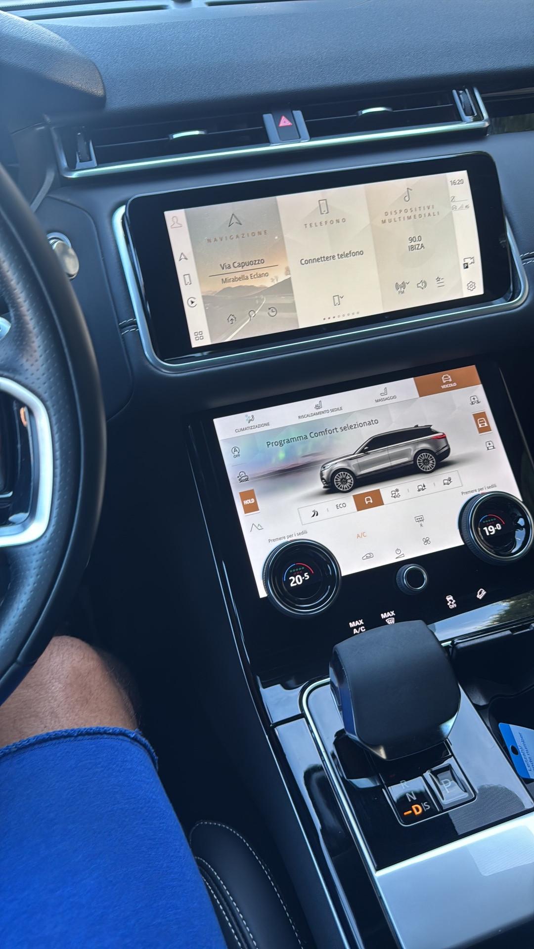 Land Rover Range Velar Total black