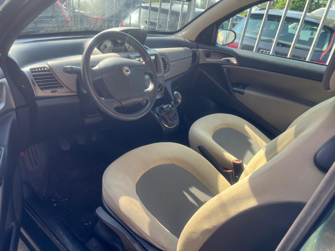 Lancia Ypsilon 1.2 16V Oro