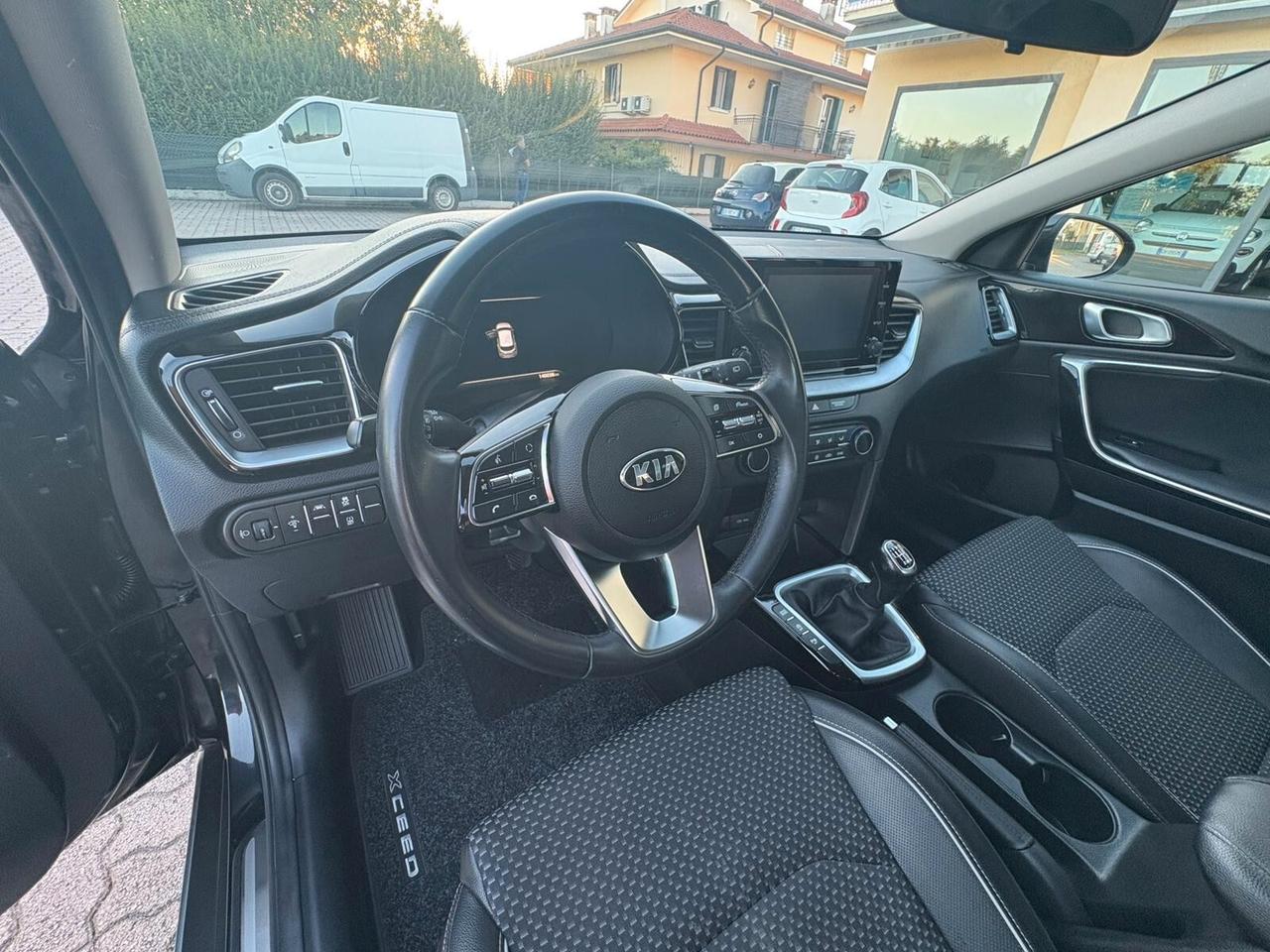 KIA XCEED 1.6 IBRIDA-DIESEL SI A NEOPATENTATI