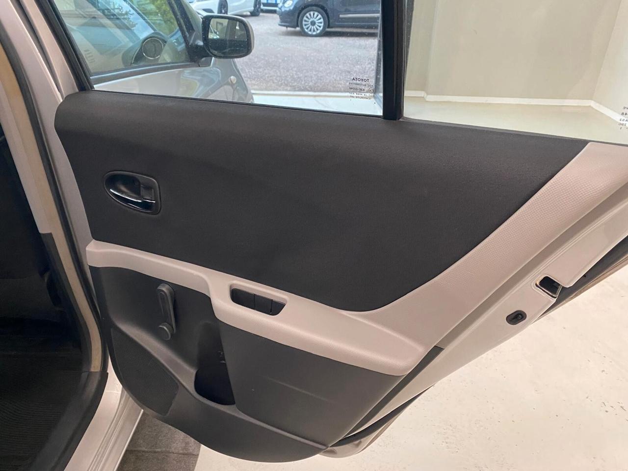 Toyota Yaris 1.0 5 porte Sol