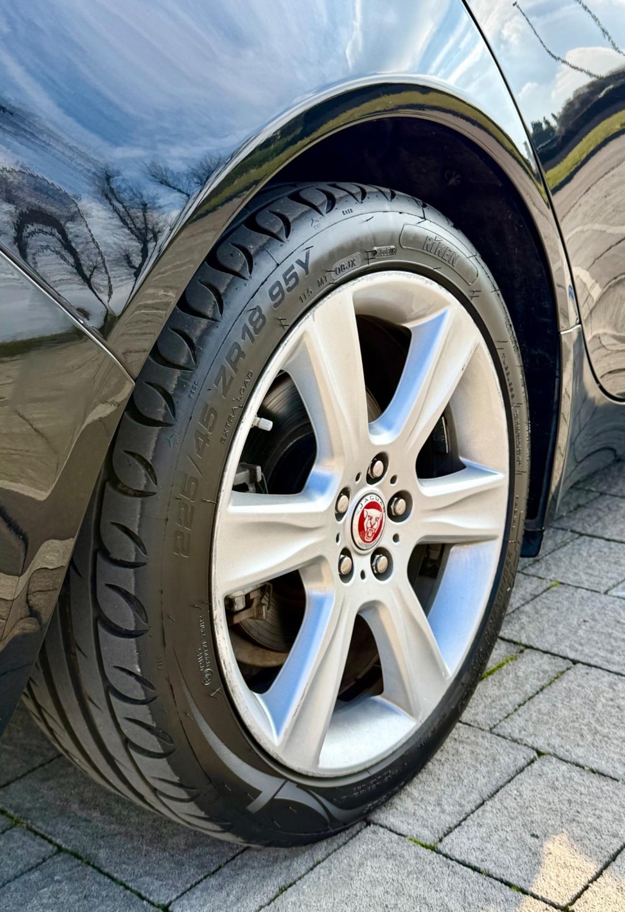 Jaguar XE 2.0 D Turbo aut. Prestige