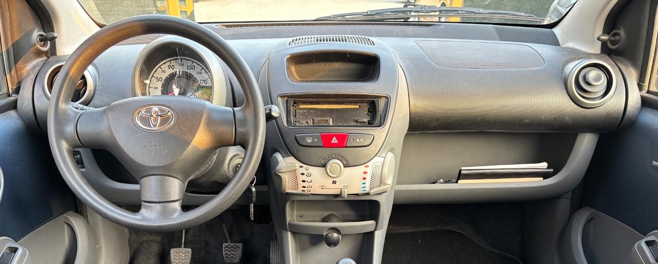 Toyota Aygo 1.0 5 porte Sol OK NEOPATENTATI
