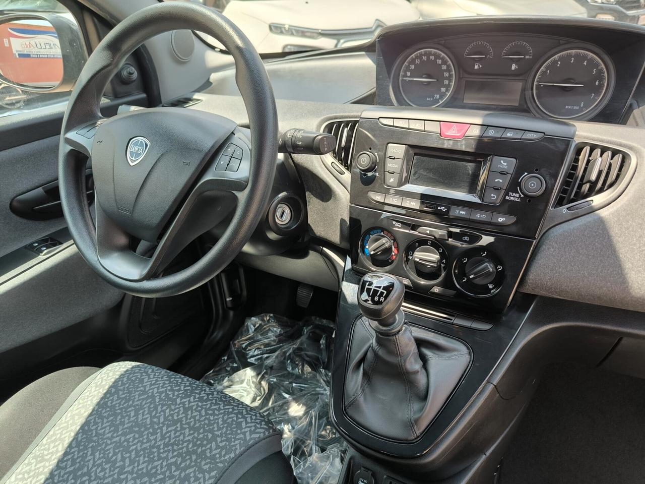 Lancia Ypsilon 1.0 FireFly 5 porte S&S Hybrid Ecochic Silver