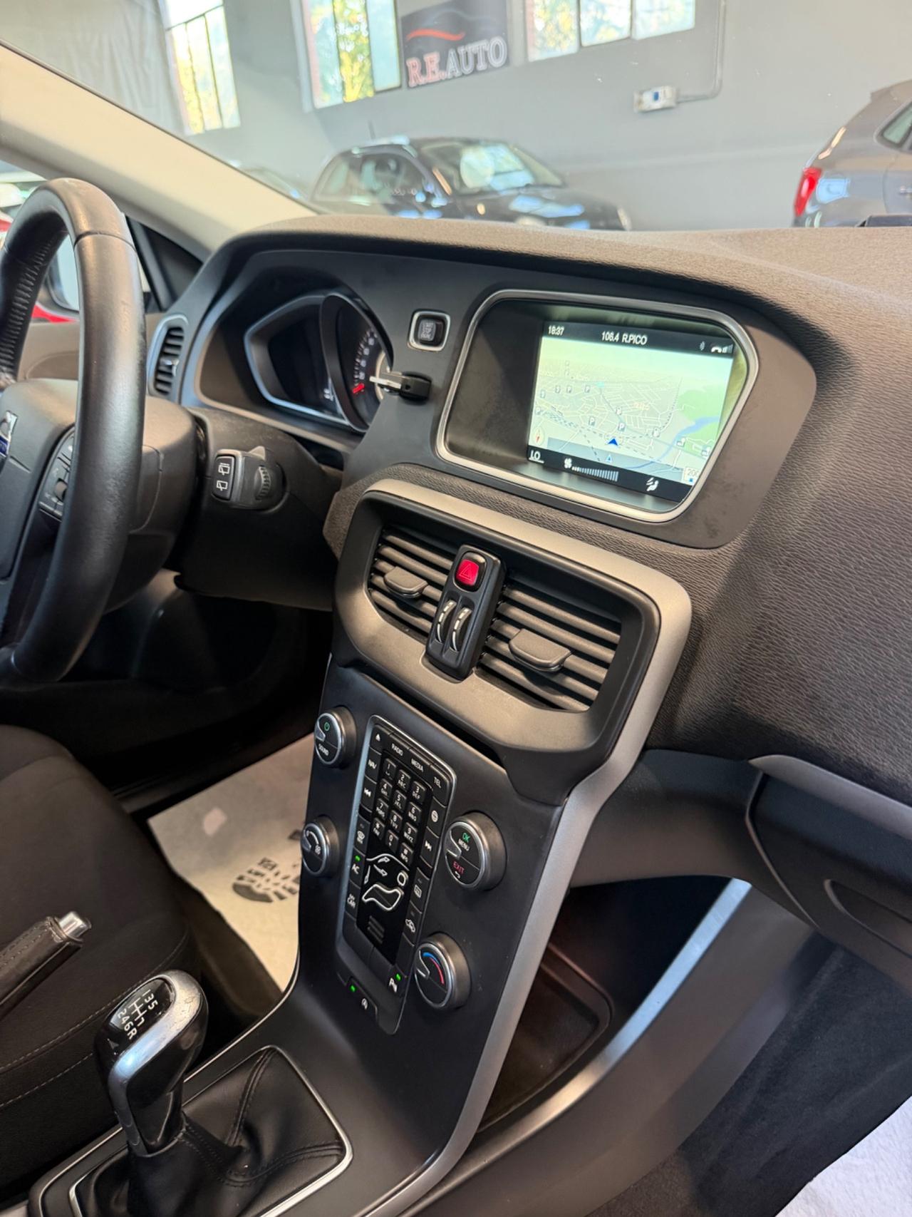 Volvo V40 D2 R-design Momentum