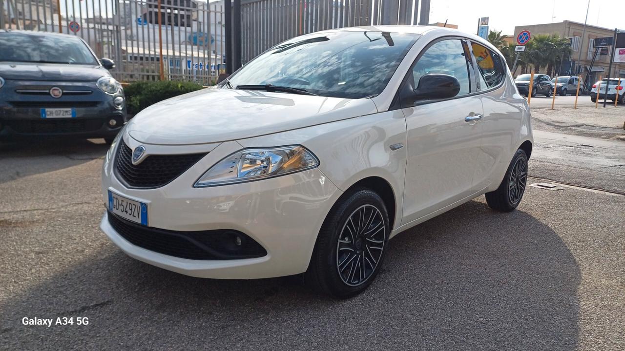 Lancia Ypsilon 1.0 FireFly 5 porte S&S Hybrid Ecochic Gold