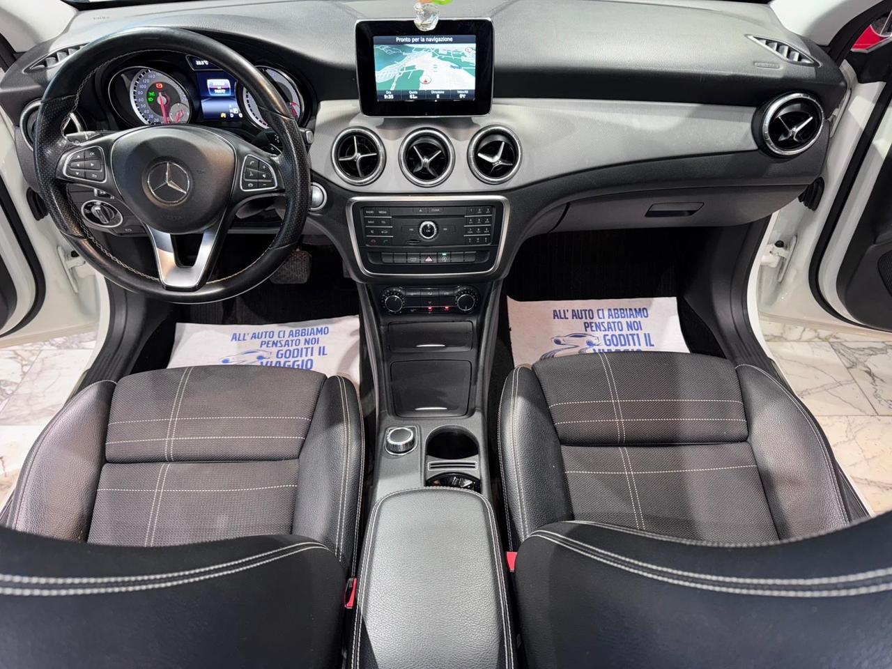 Mercedes-benz CLA 200 d Automatic Premium Dark Night