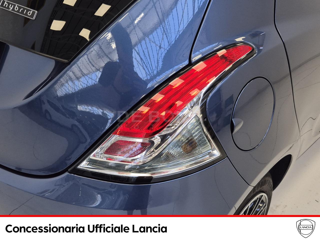 Lancia Ypsilon 1.0 firefly hybrid silver s&s 70cv 5p.ti
