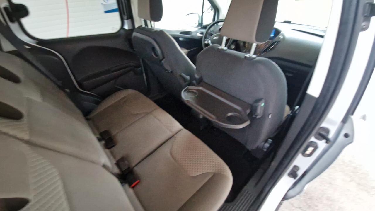 Ford Tourneo Courier 1.5 TDCI 95 CV Titanium
