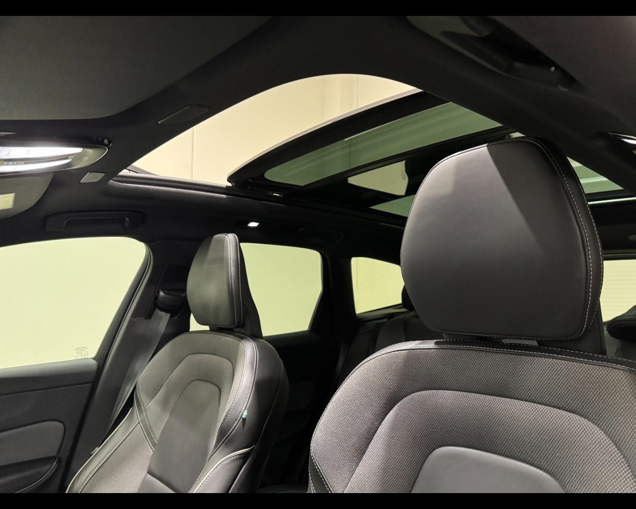 VOLVO XC60 B4 DIESEL AWD PLUS DARK AUTO