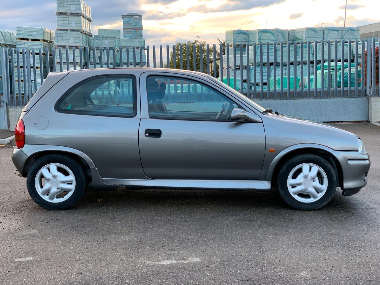 Opel Corsa 1.6 16V cat 3 porte GSi