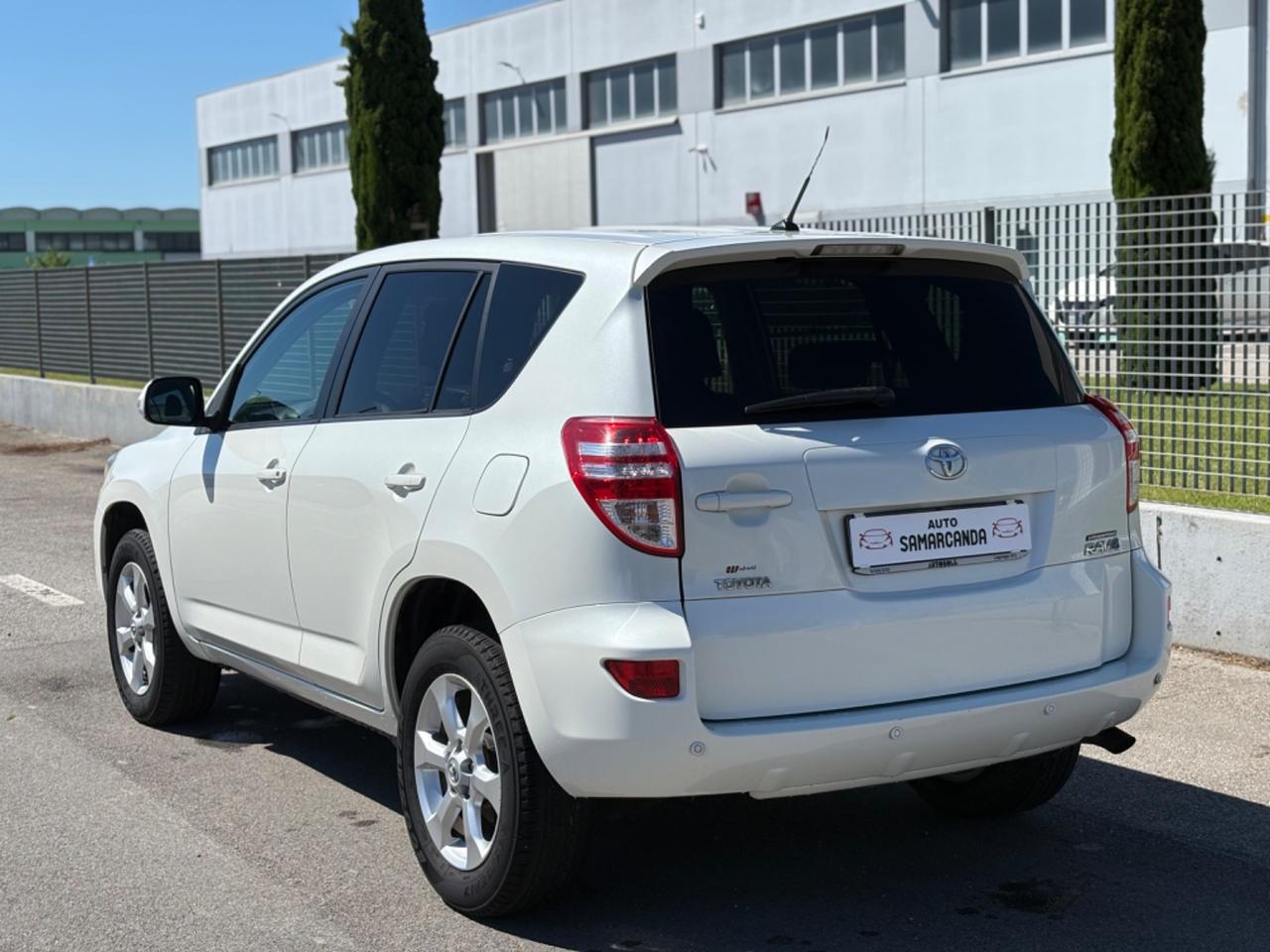 Toyota RAV 4 RAV4 2.2 D-4D 150 CV Lounge
