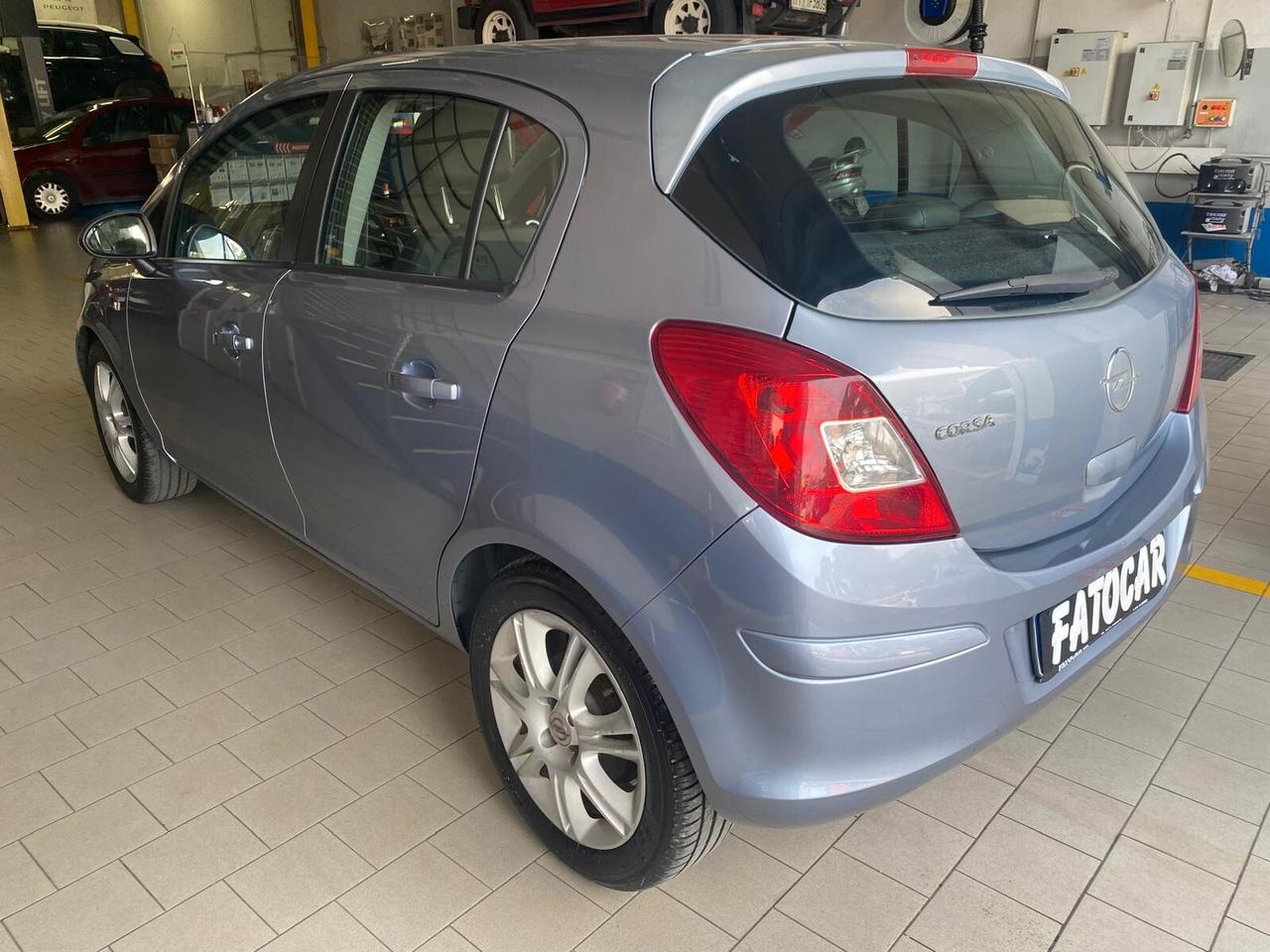 Opel Corsa 1.2 5 porte Cosmo