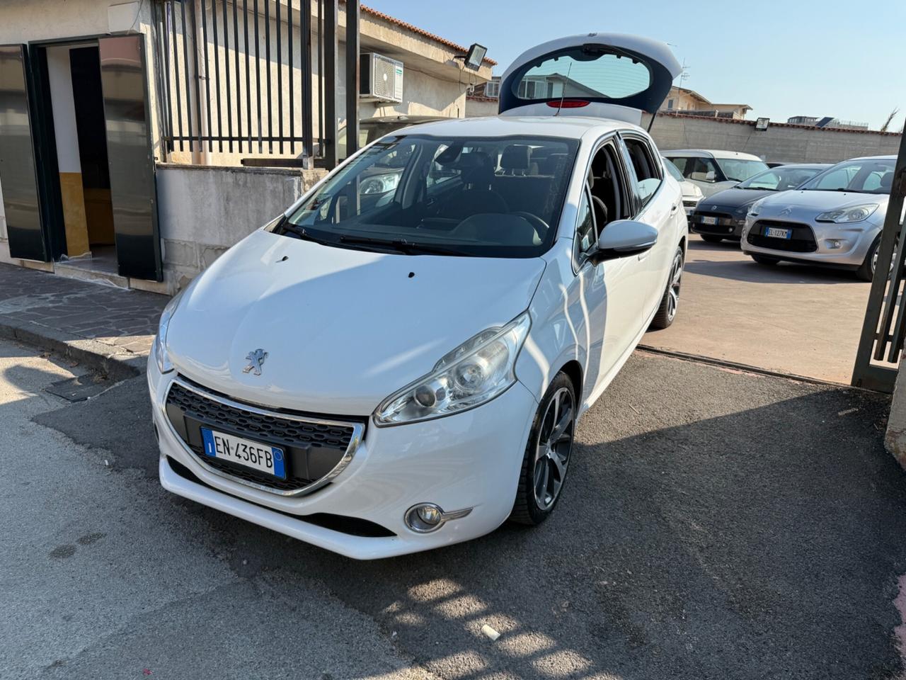 Peugeot 208 1.6 e-HDi 115 CV Stop&Start 5 porte Allure