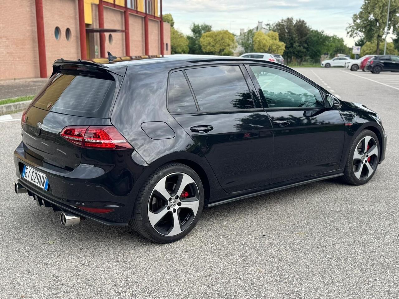 Volkswagen Golf GTI Performance 2.0 TSI 230cv