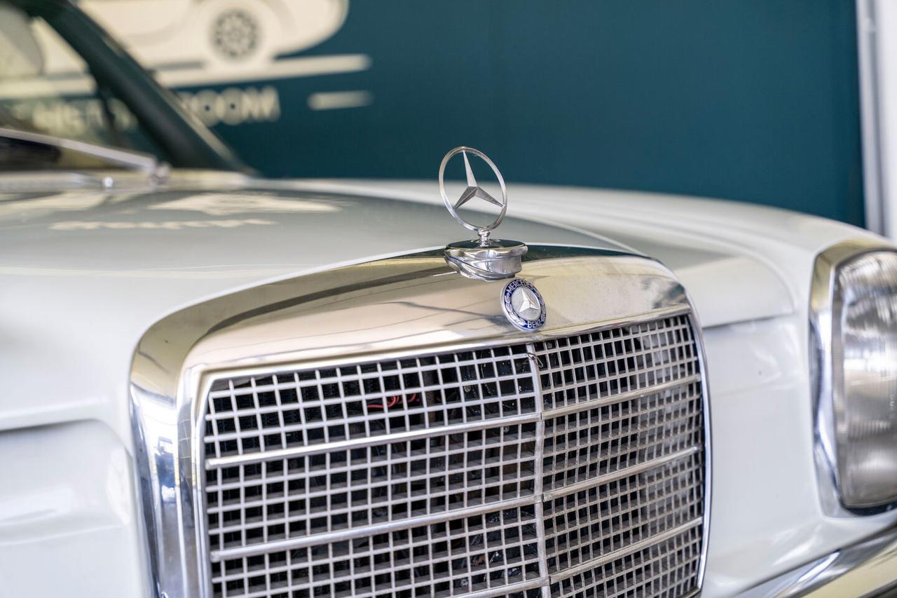 Mercedes 190 Mercedes 250 CE COUPE'